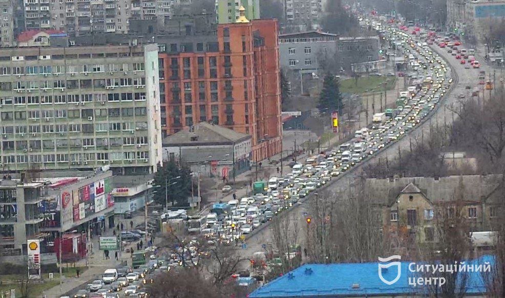 Новости Днепра про В Днепре на Центральном мосту и Слобожанском проспекте образовалась многокилометровая пробка: что произошло