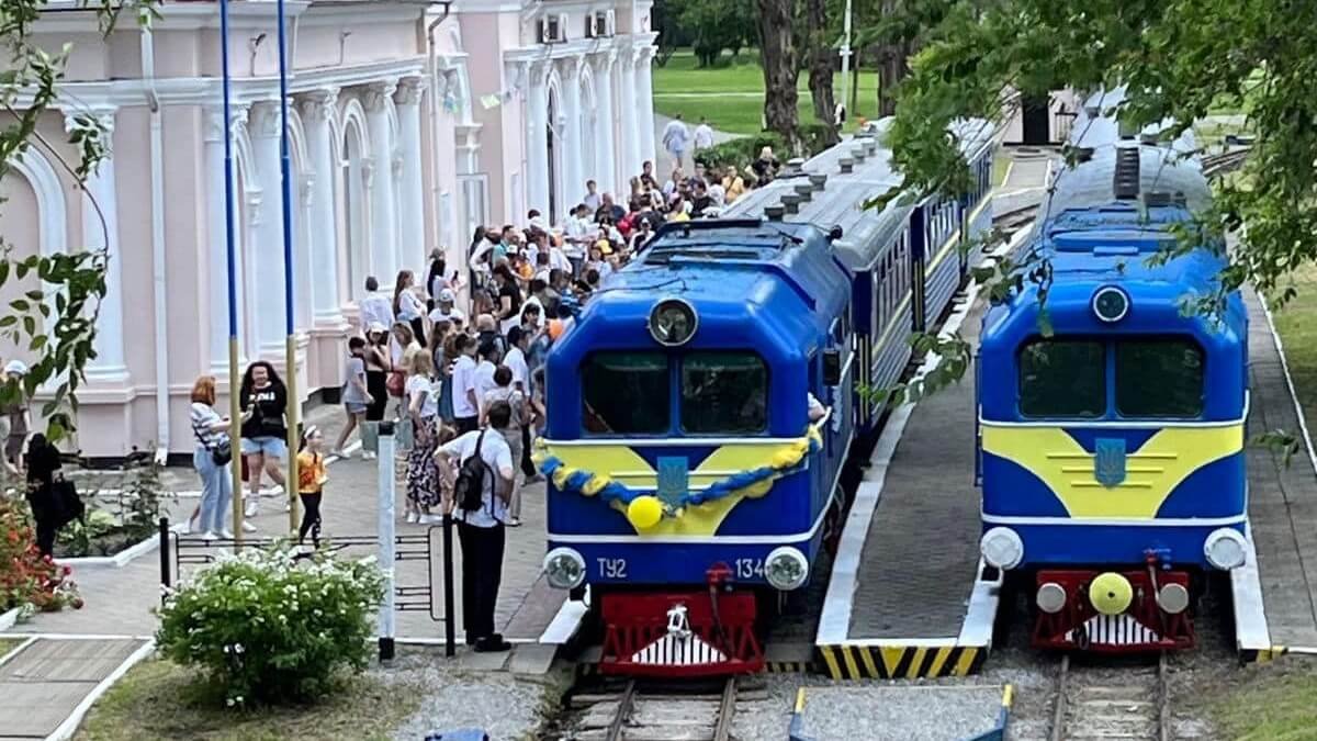 Дніпровська дитяча залізниця запрошує школярів на навчання: як потрапити