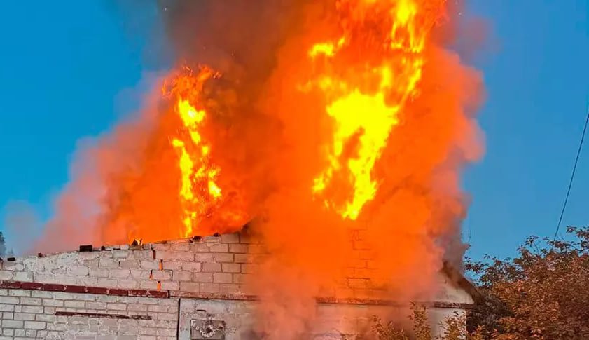 У Дніпрі в Нижньодніпровському районі спалахнула масштабна пожежа