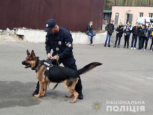 Поліція з собакою