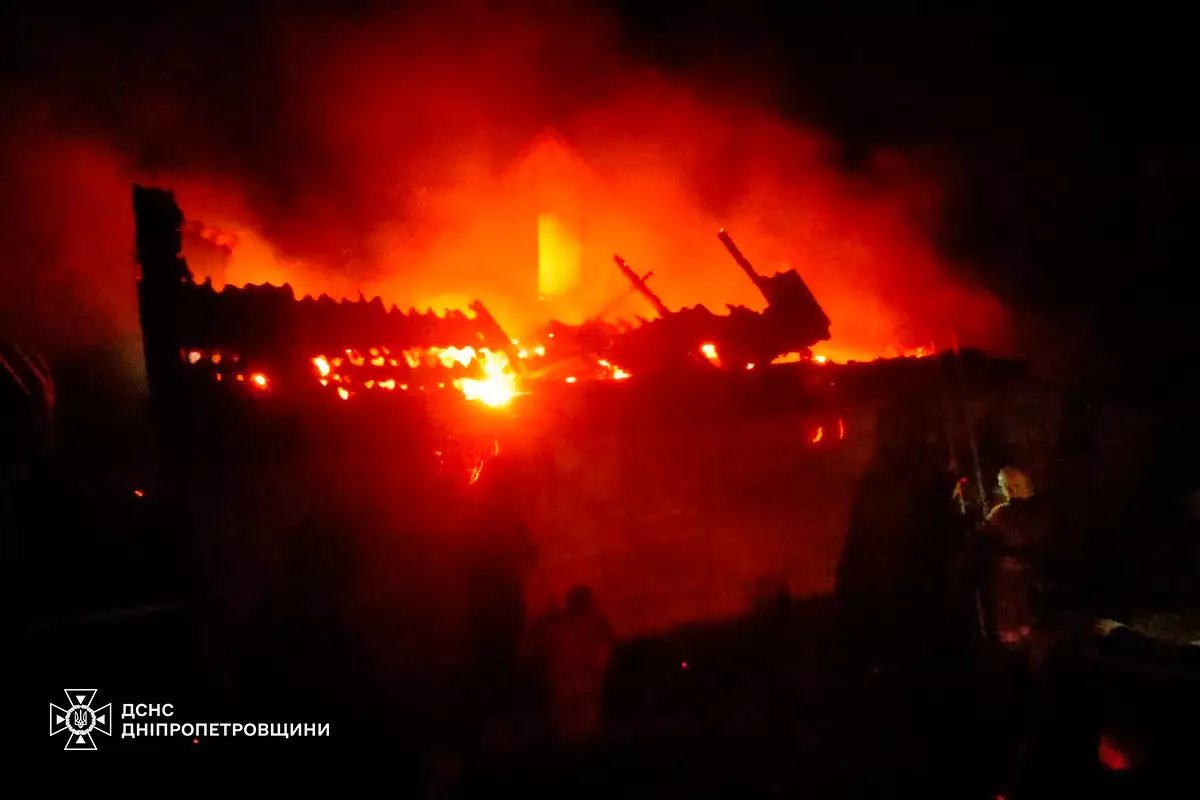 В Синельниковском районе произошел масштабный пожар в частном домовладении