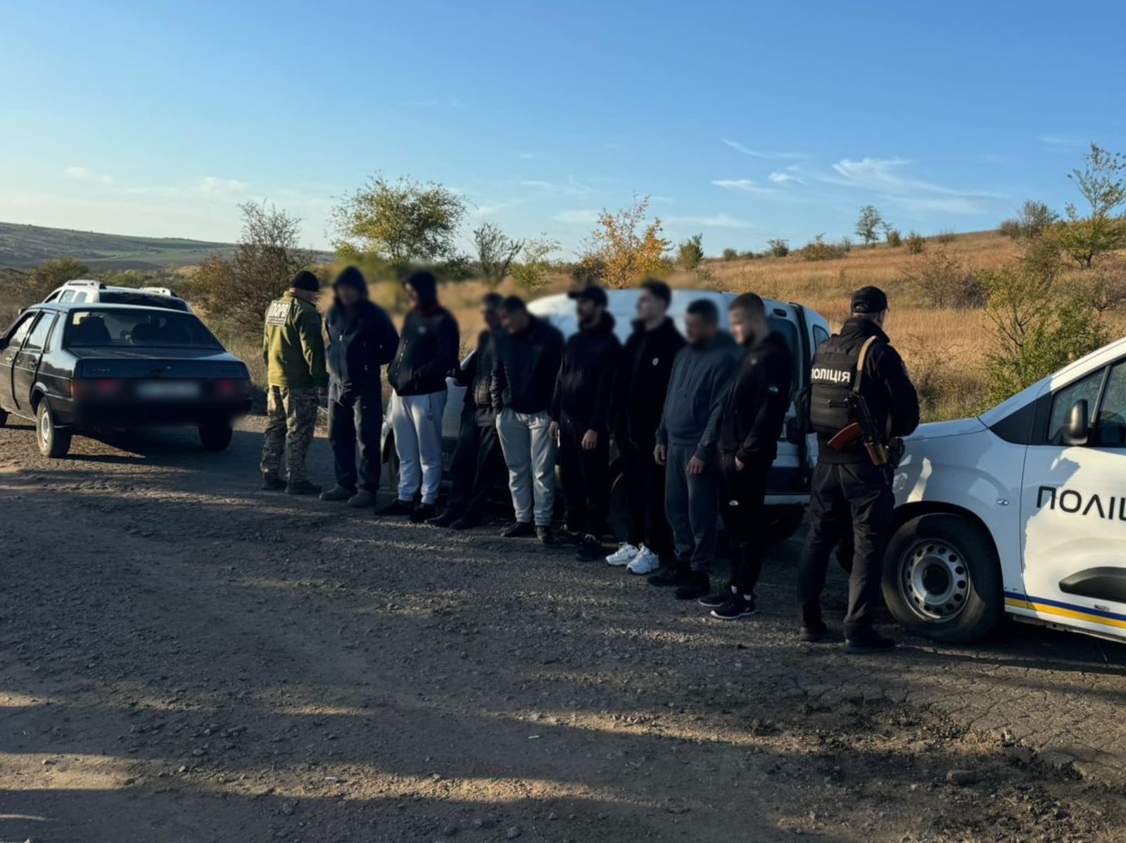 Прикордонники із затриманими