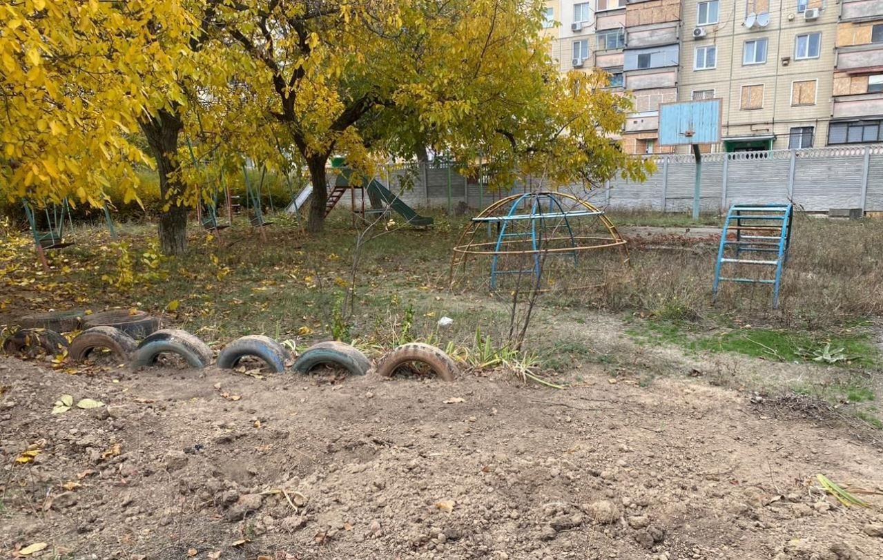 Дитячий майданчик в Нікополі