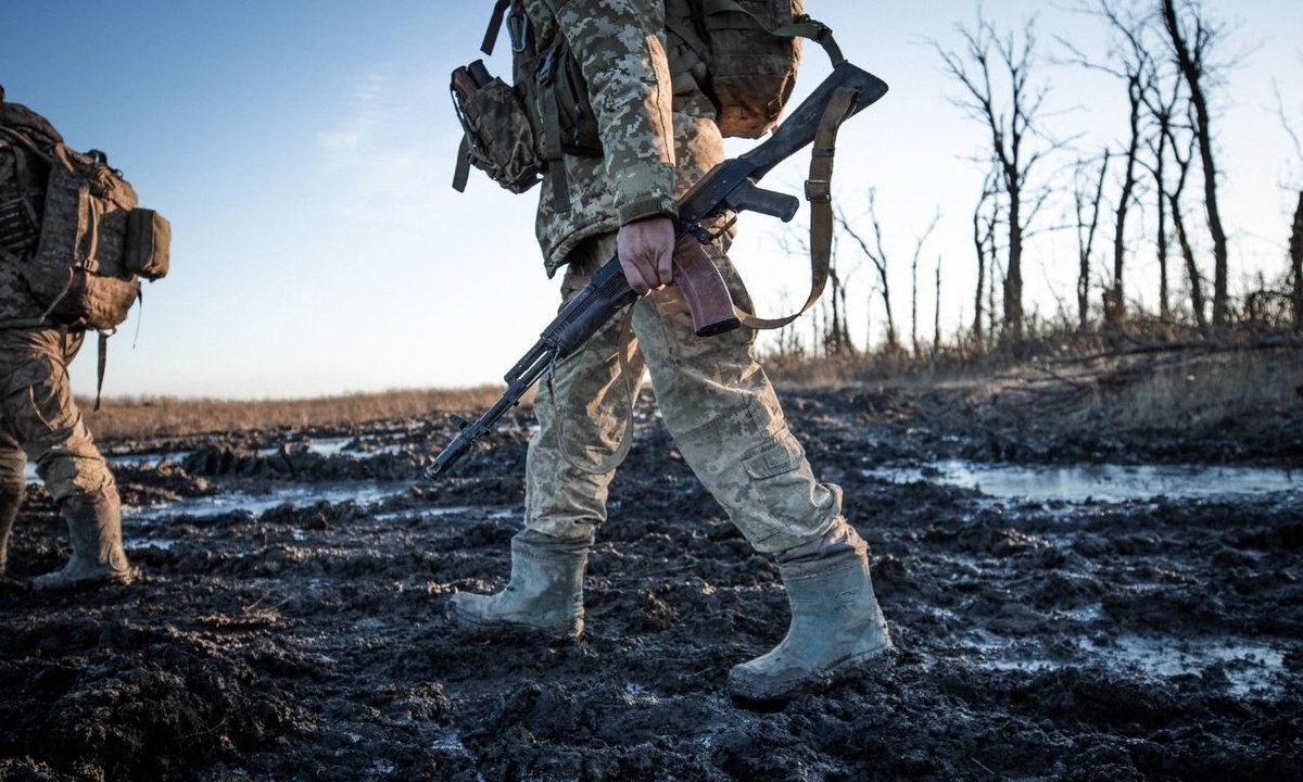 Военный на задании