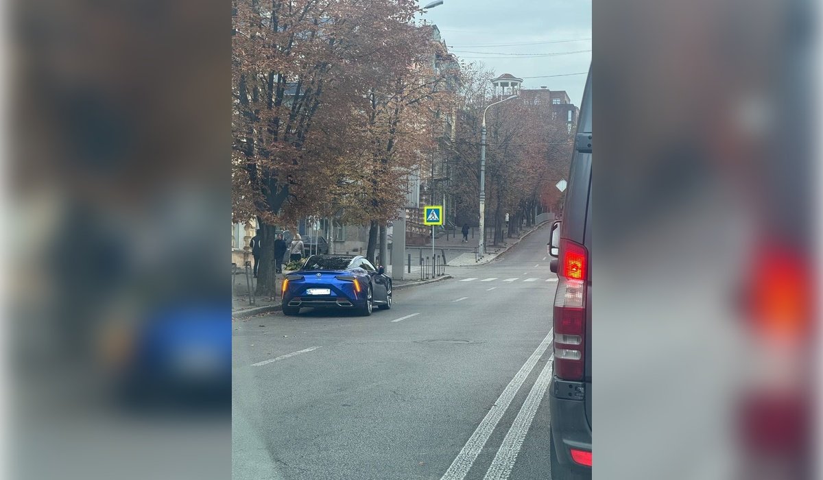 Припарковане авто 