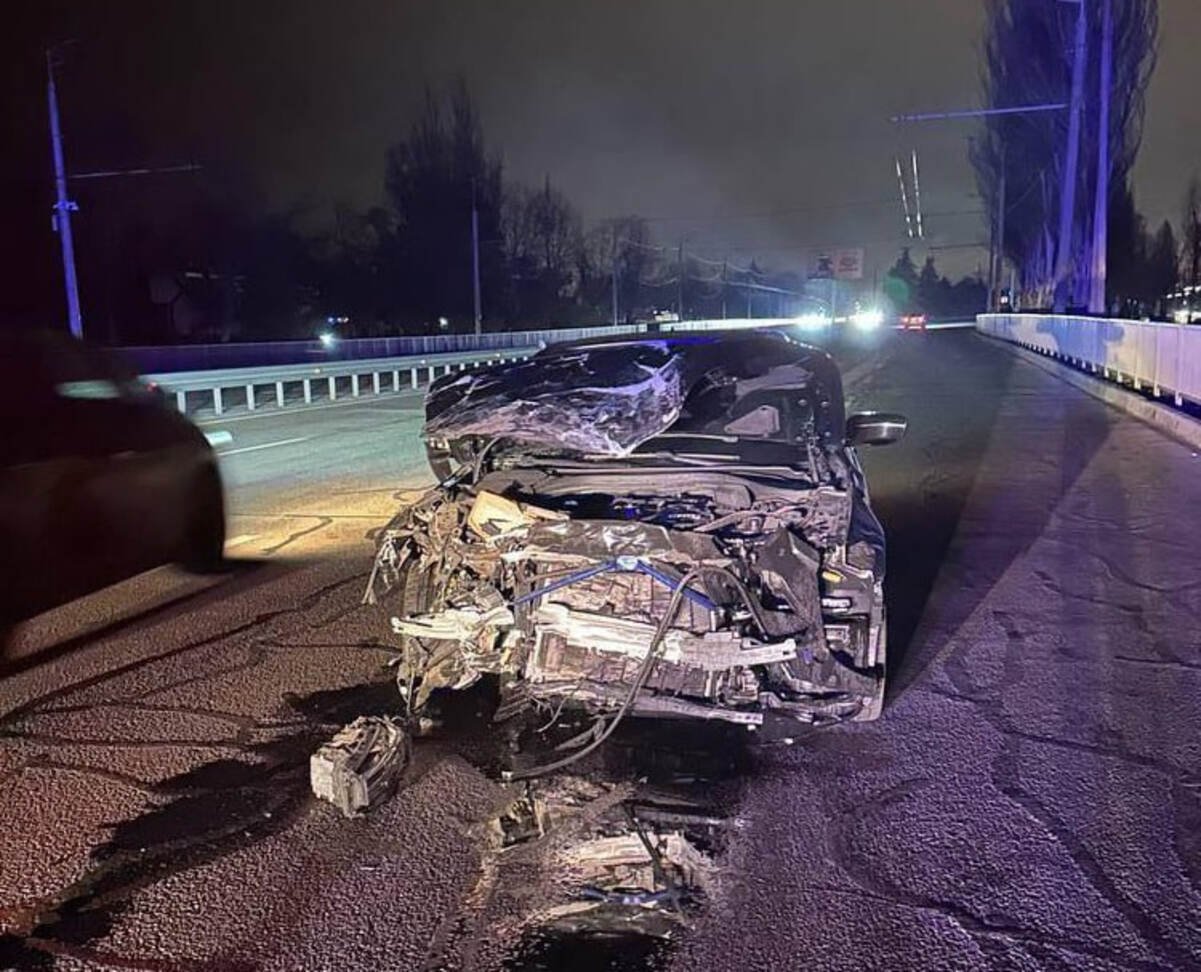 В Днепре водитель BMW совершил смертельное ДТП: погибла 10-летняя девочка, еще двое детей пострадали