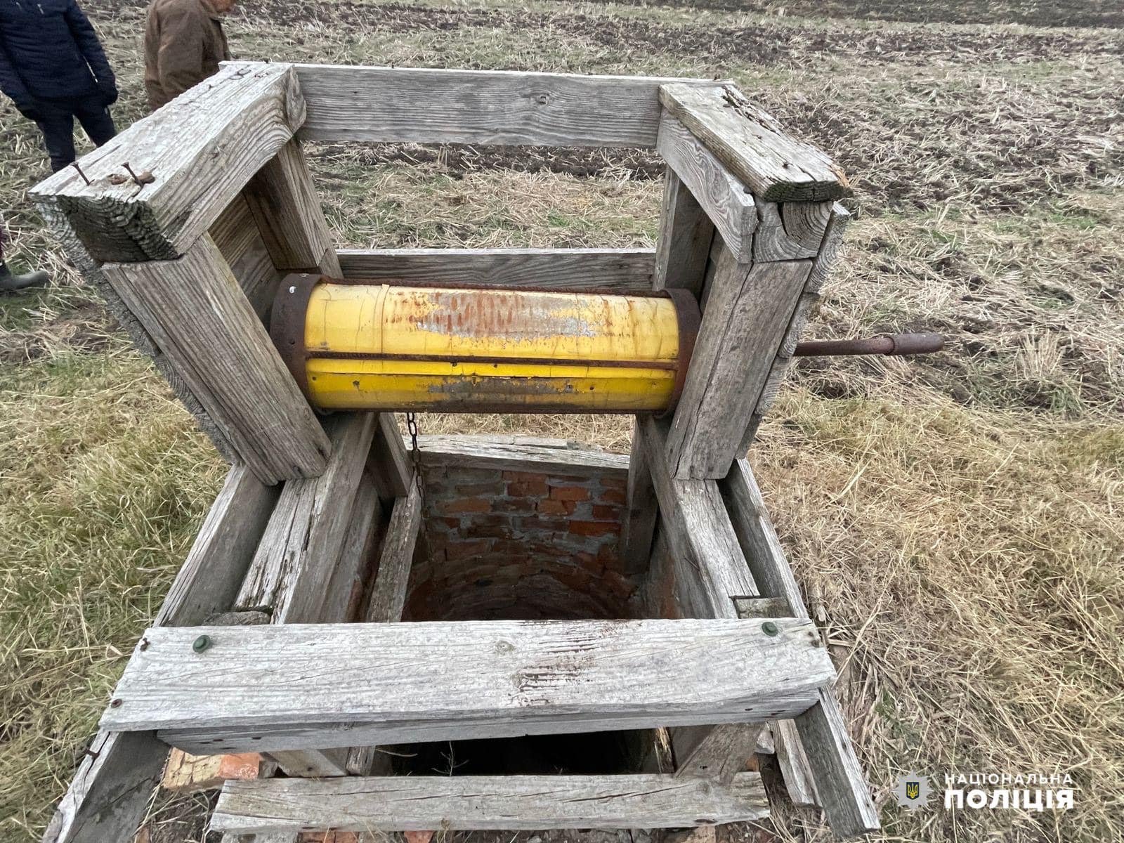 На Дніпропетровщині в колодязі виявили тіло чоловіка: що кажуть у поліції 