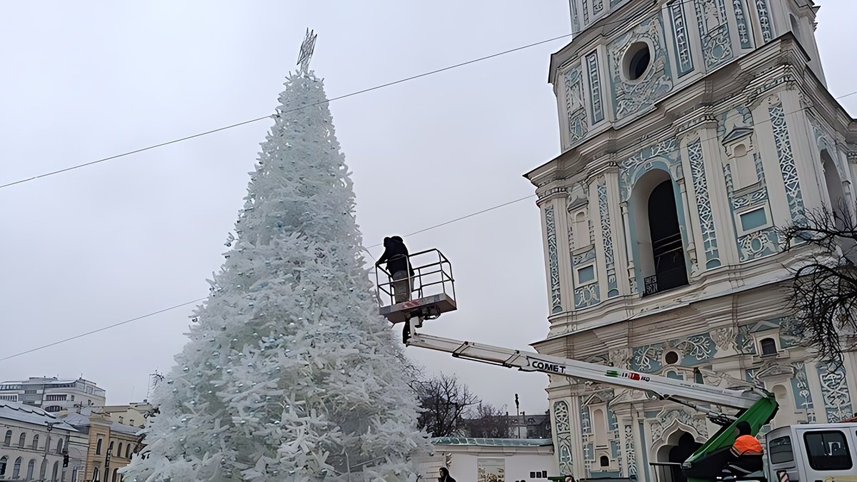 Ялинка на Софіївській площі