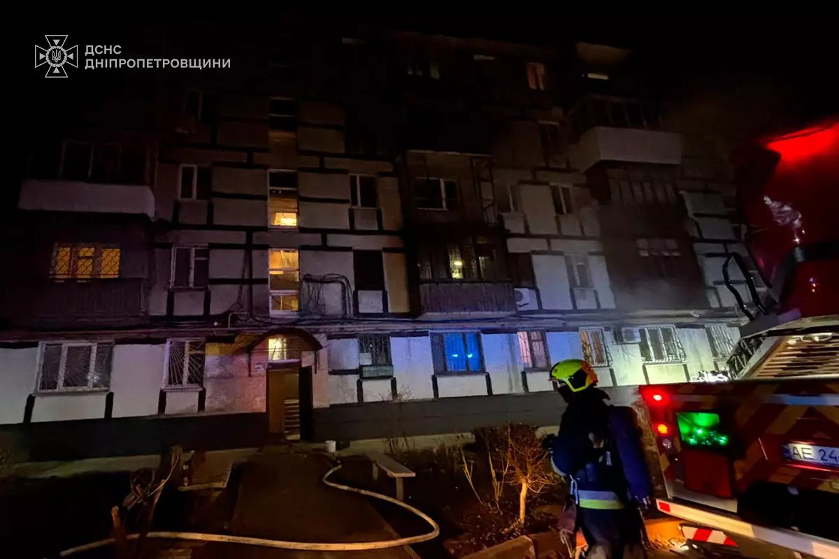 У Дніпрі вночі сталися дві пожежі: з вогню витягнули трьох людей