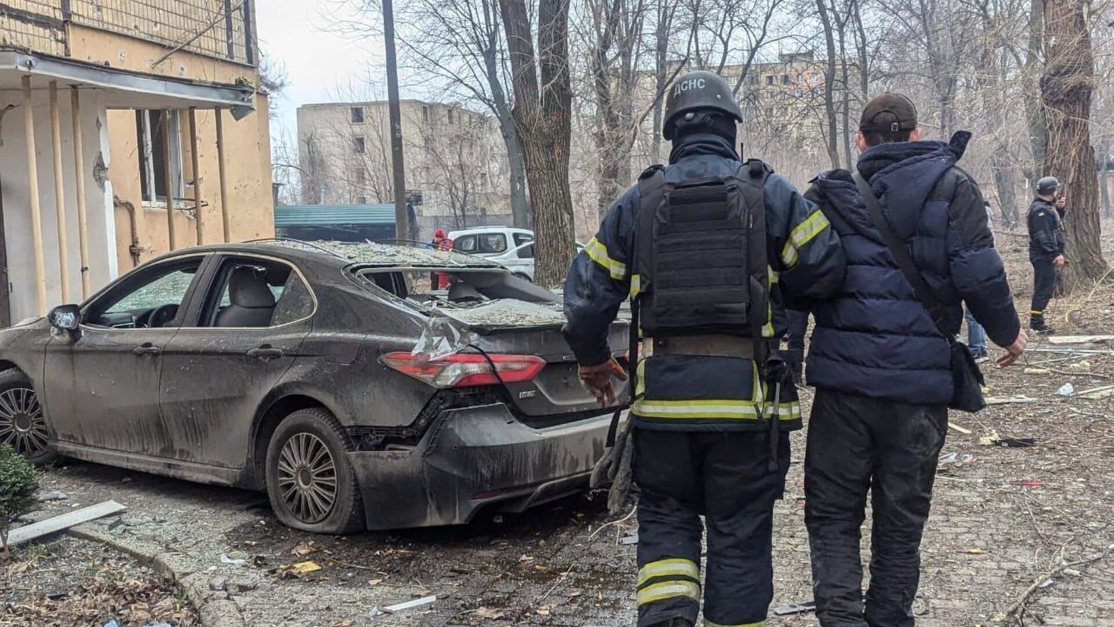 Рятувальники на місці удару в Кривому Розі