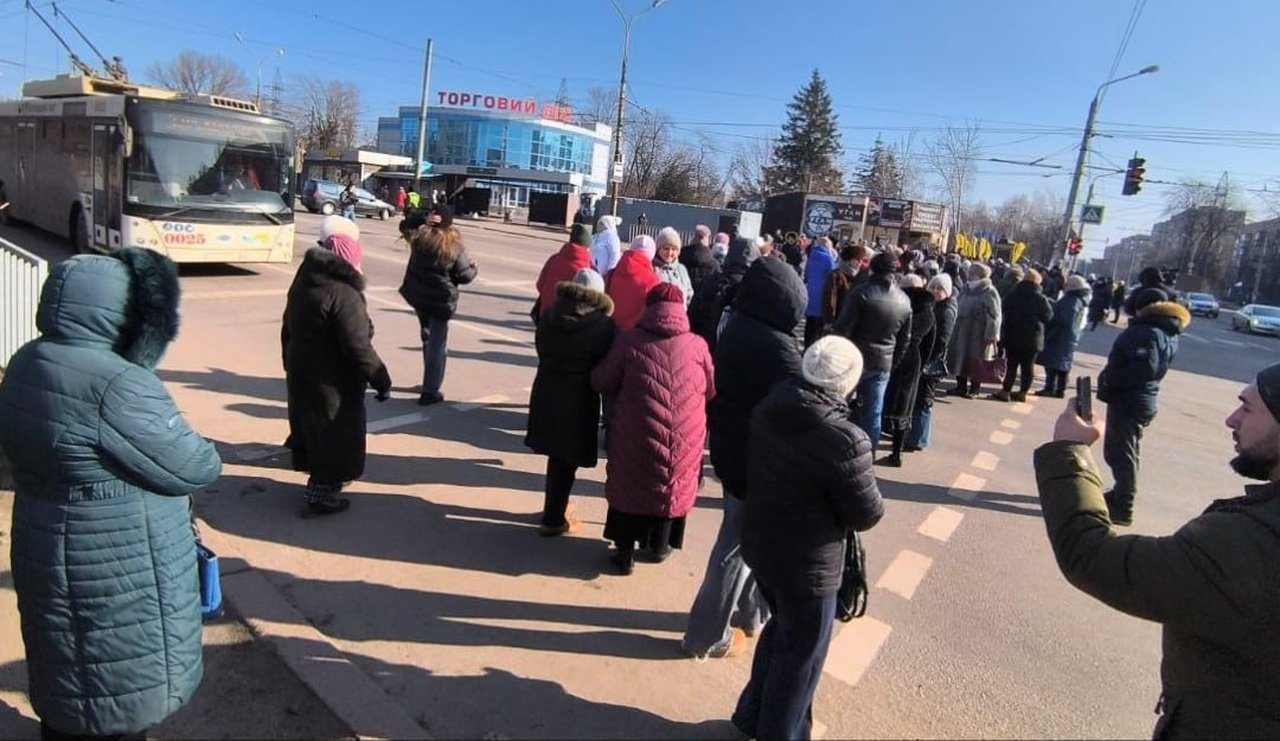 Люди на мітингу в Кривому Розі