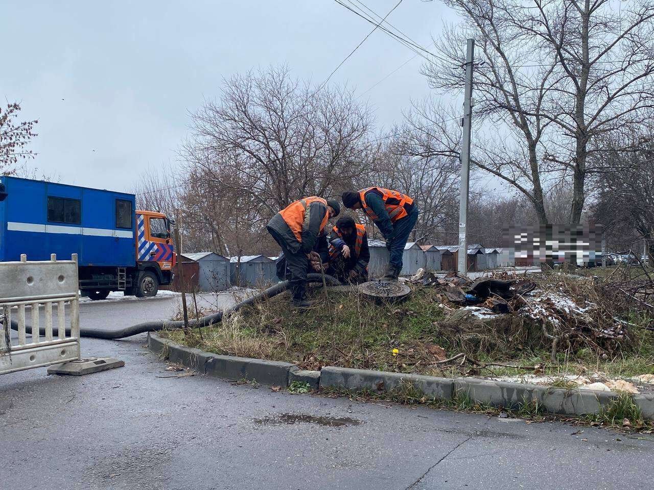 Аварийные работы водоканала в Днепре.