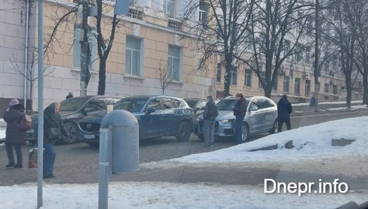 В Днепре на проспекте Яворницкого произошло ДТП: какая ситуация на дороге