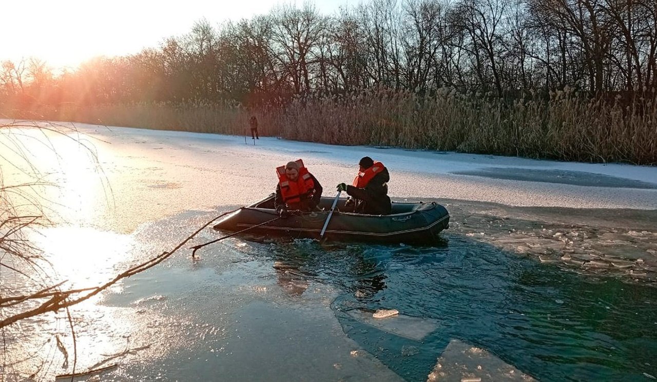 Спасатели на реке