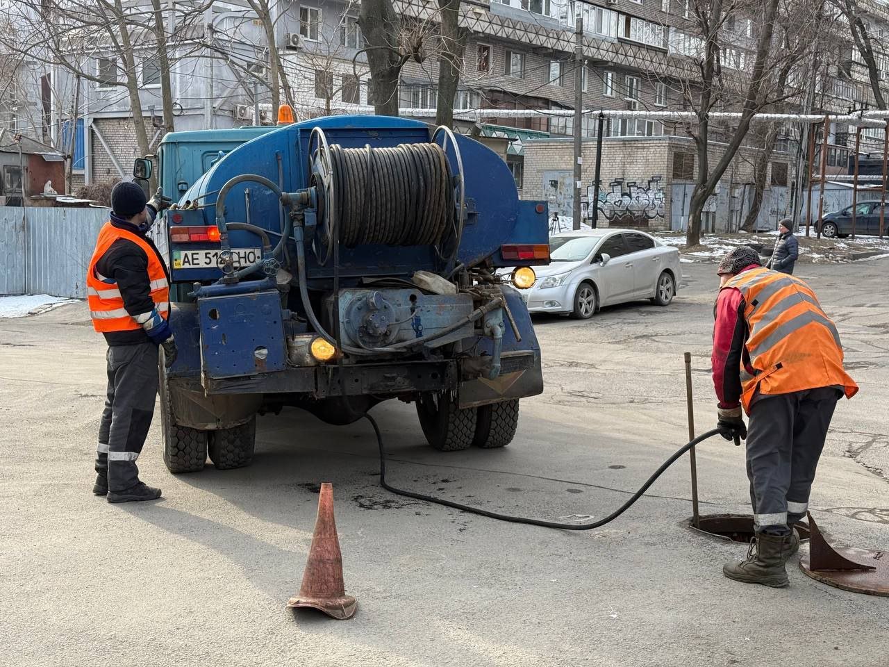 Комунальники з водоканалу в Дніпрі 