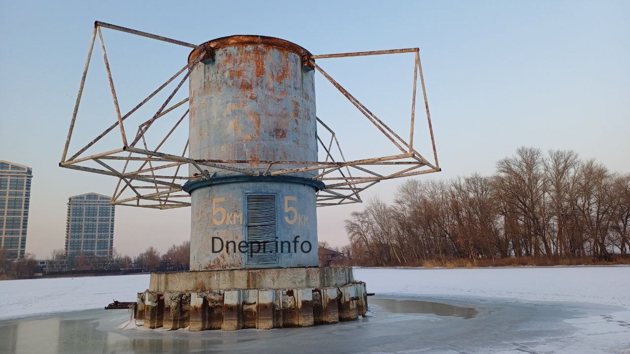 Водно-лижна карусель на Набережній Перемоги