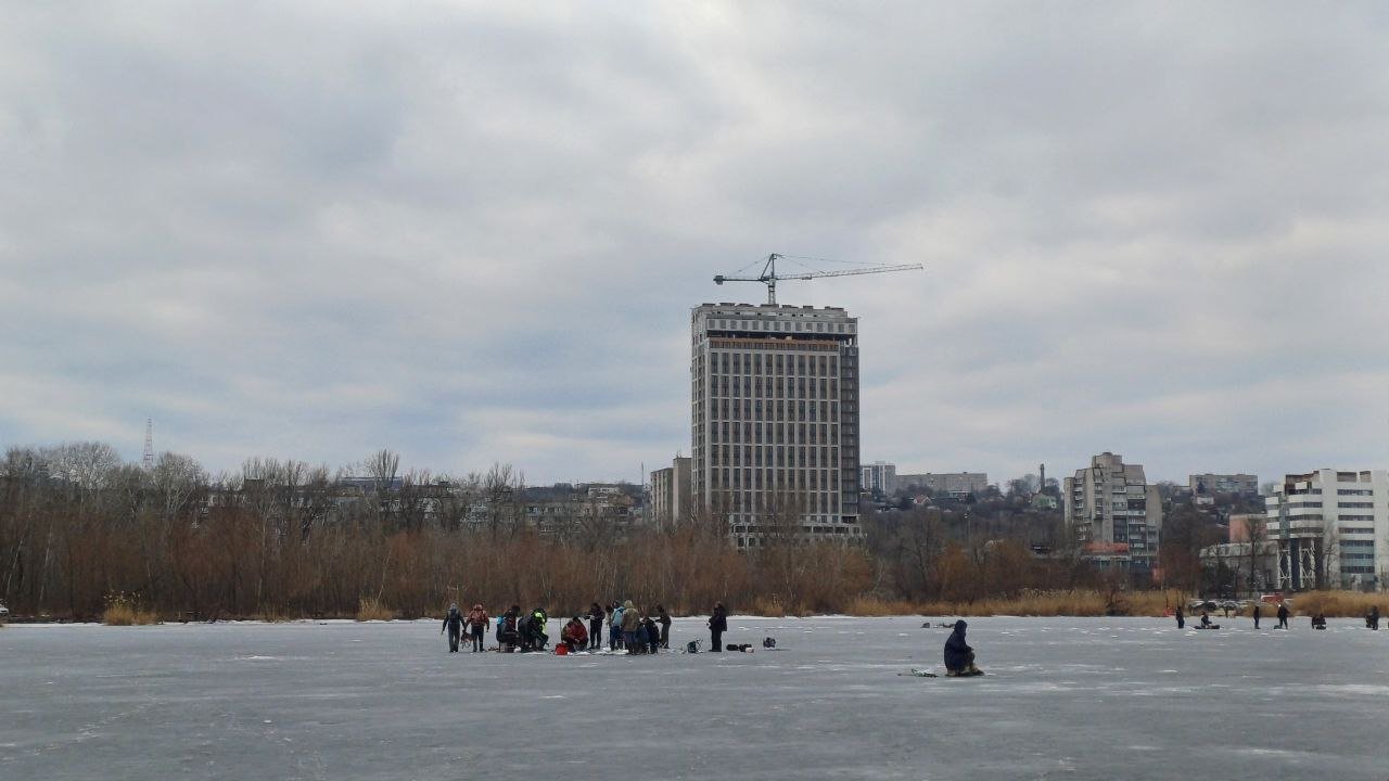 Рыбаки на реке в Днепре