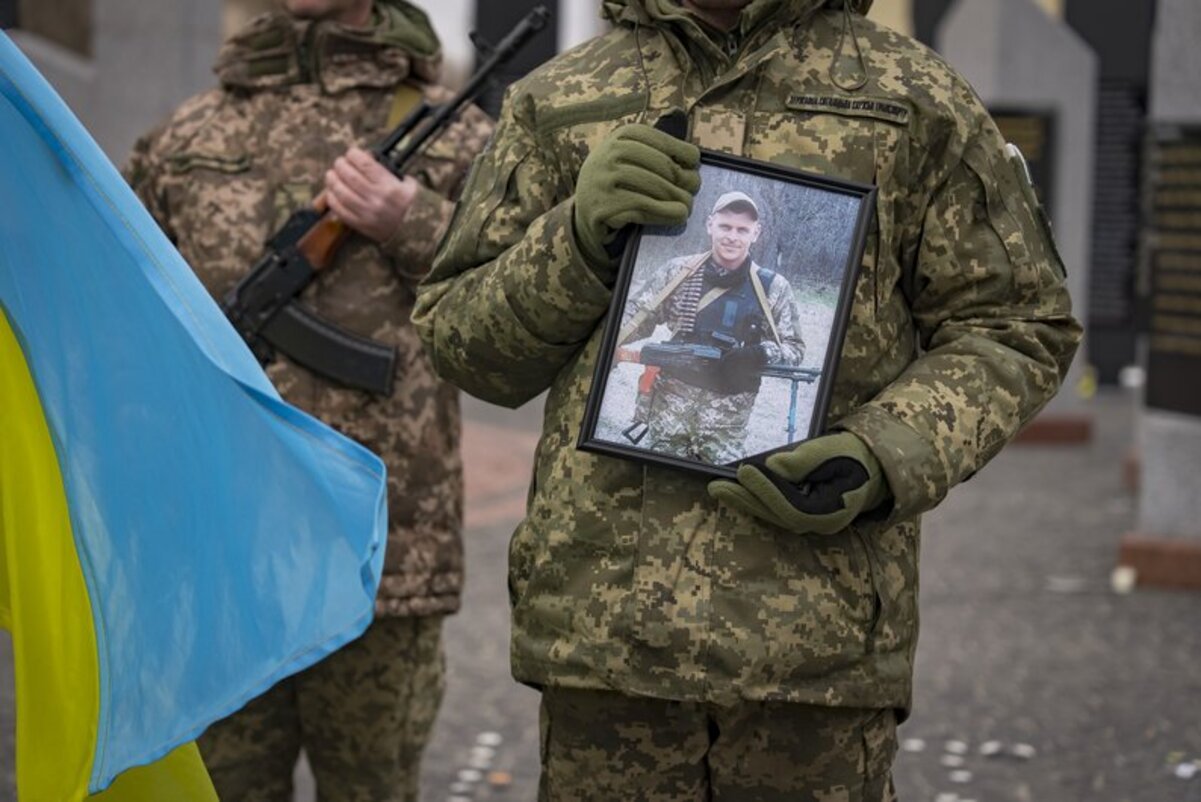 На Днепропетровщине простились с военным, погибшим в результате вражеской атаки по полигону