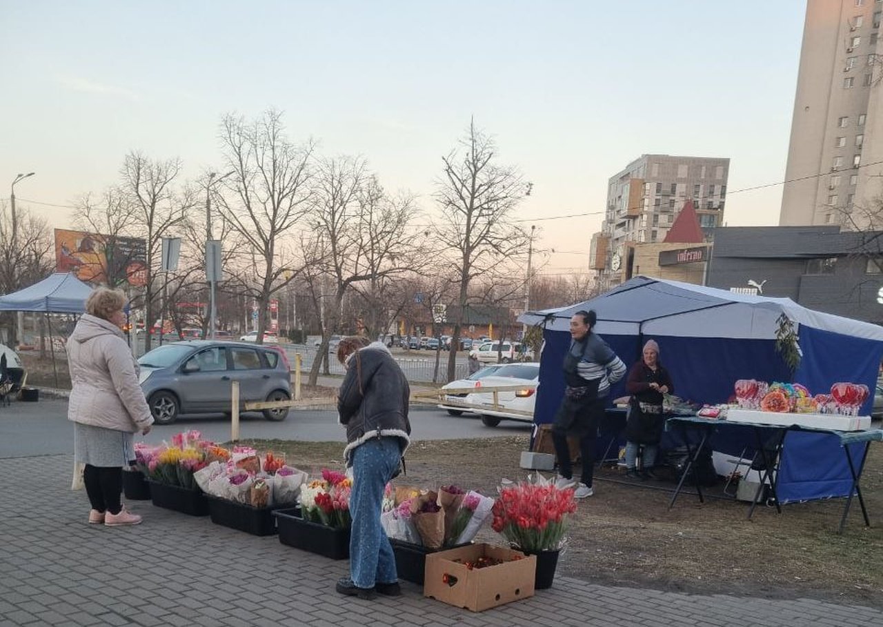 Квітковий стенд у Дніпрі