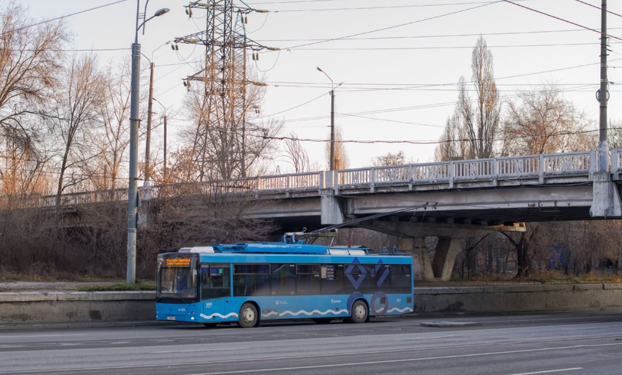 Тролейбус на Слобожанському проспекті у Дніпрі