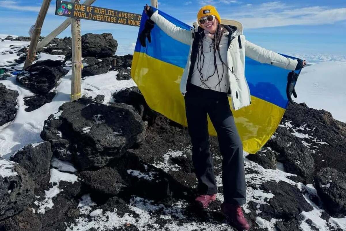 "Міс Україна Всесвіт-2021" Анна Неплях із Дніпра піднялася на Кіліманджаро