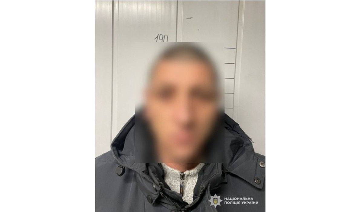 Підозрюваний Чоловік у Дніпрі вкрав картку друга після того, як підглянув PIN-код.