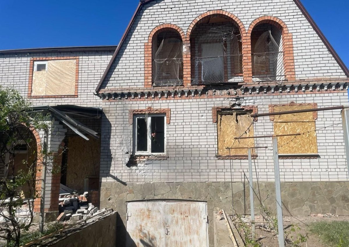 Нікополь Пошкоджені будинки після обстрілів у Нікопольському районі Дніпропетровської області 3 травня