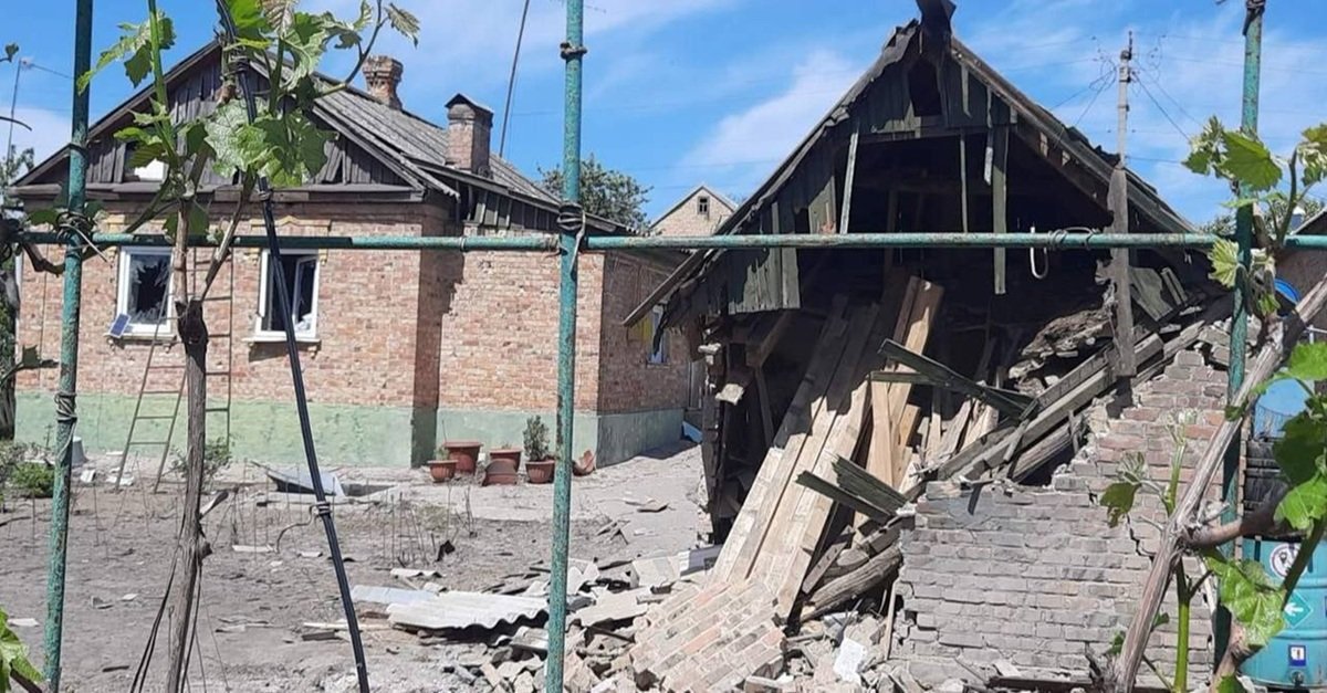 Руйнування після обстрілу Нікопольського району 4 травня 2025 – знищені будинки й інфраструктура.