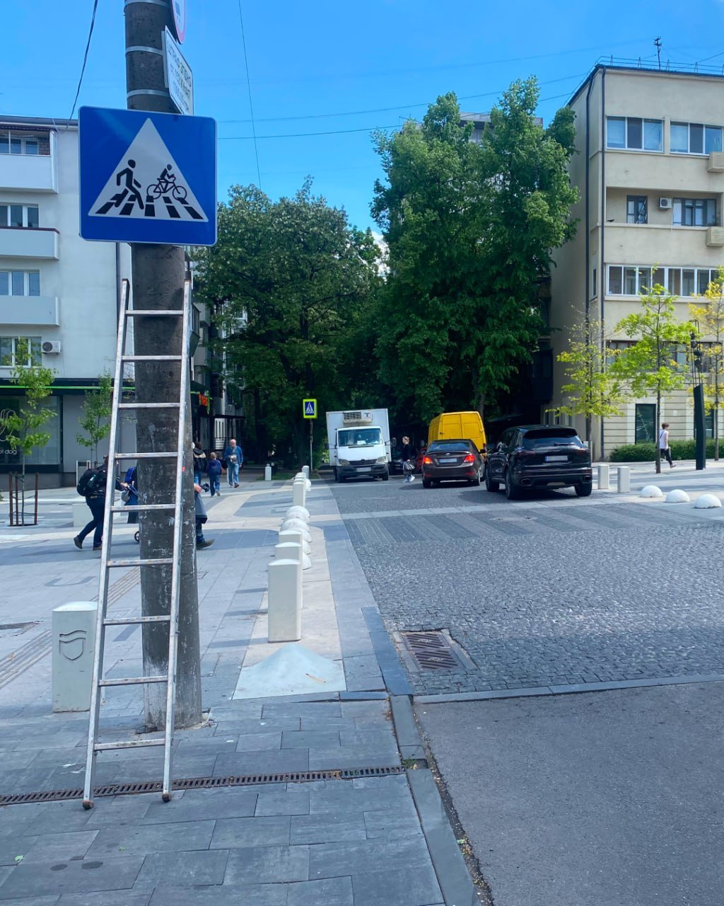 Установка дорожного знака