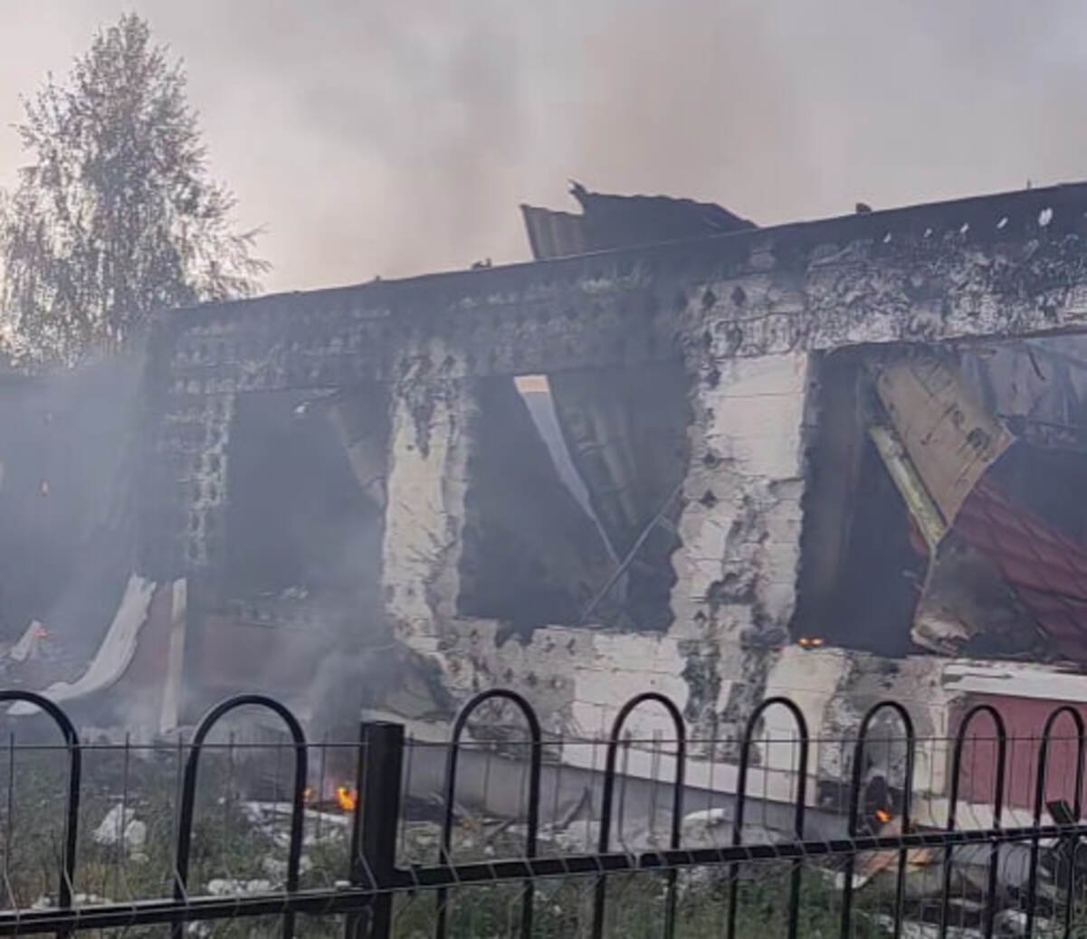 Вражеский удар по Никополю: сгорел дом известной волонтерки