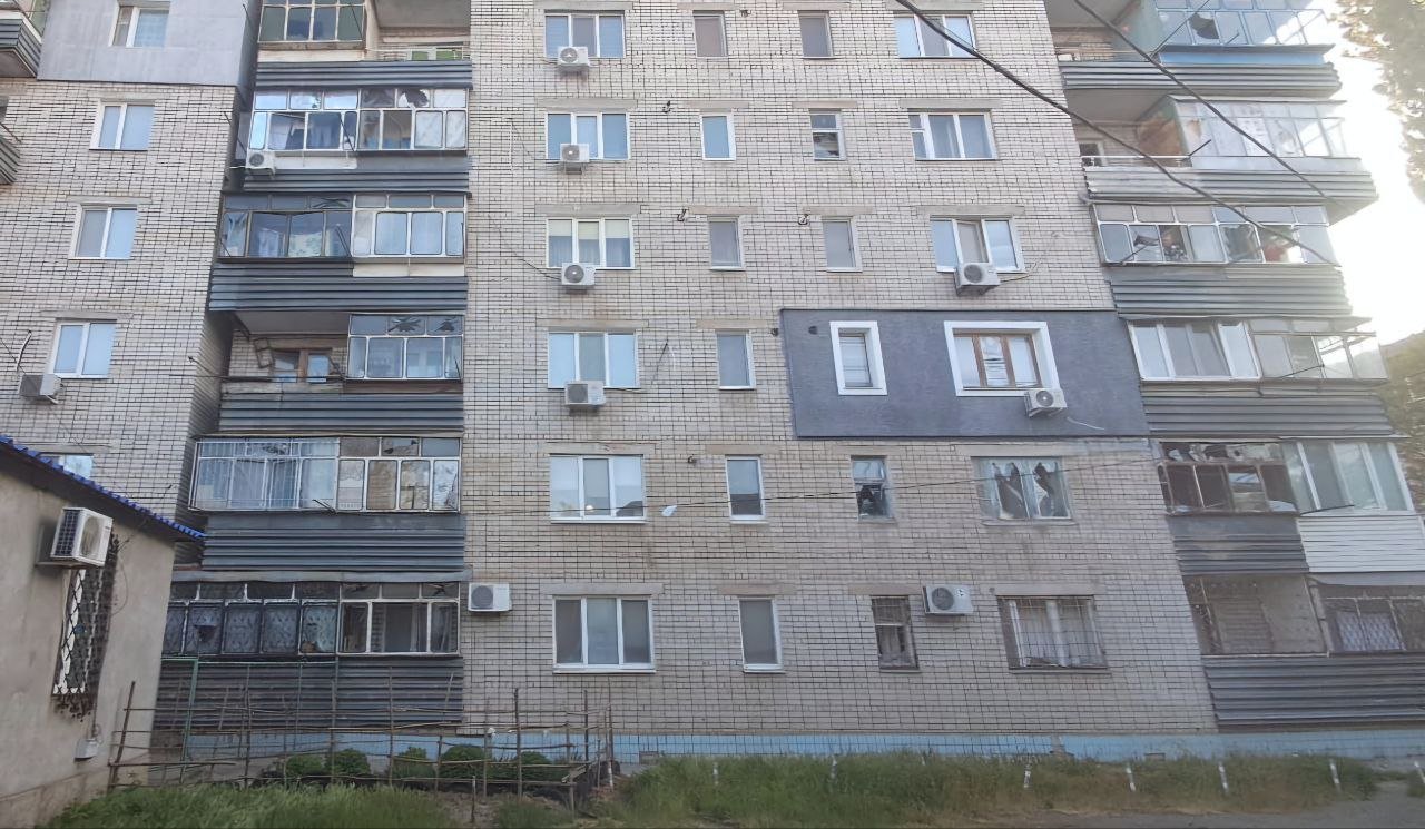 Обстрел Днепропетровщины 14 мая: повреждены многоэтажки, лаборатория и магазины