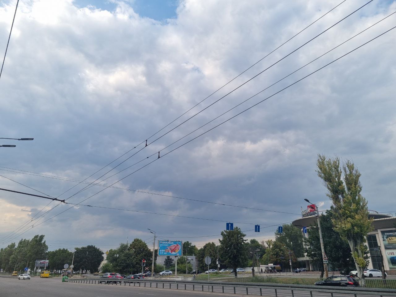 Небо в Днепре перед дождем