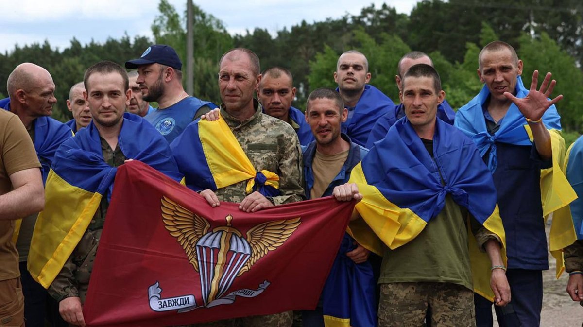 Визволення-з-полону Звільнені українські військовополонені під час обміну з росією у травні 2025 року