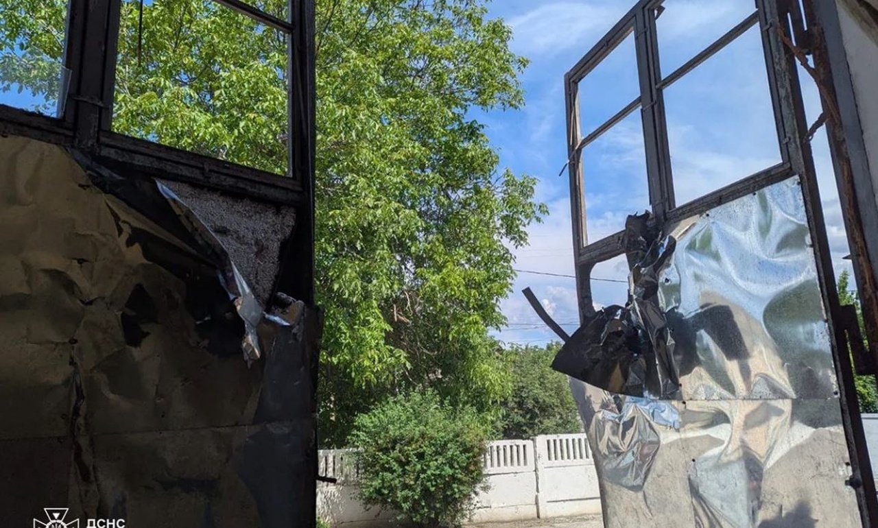 Понівечена будівлія в Нікополі