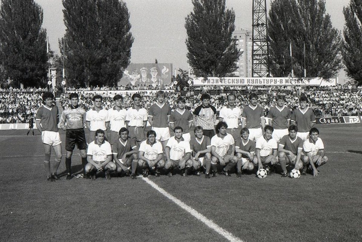 Фото матчу Дніпро проти Корреджезе 1988 року, відкриття Дніпра для іноземних гостей.