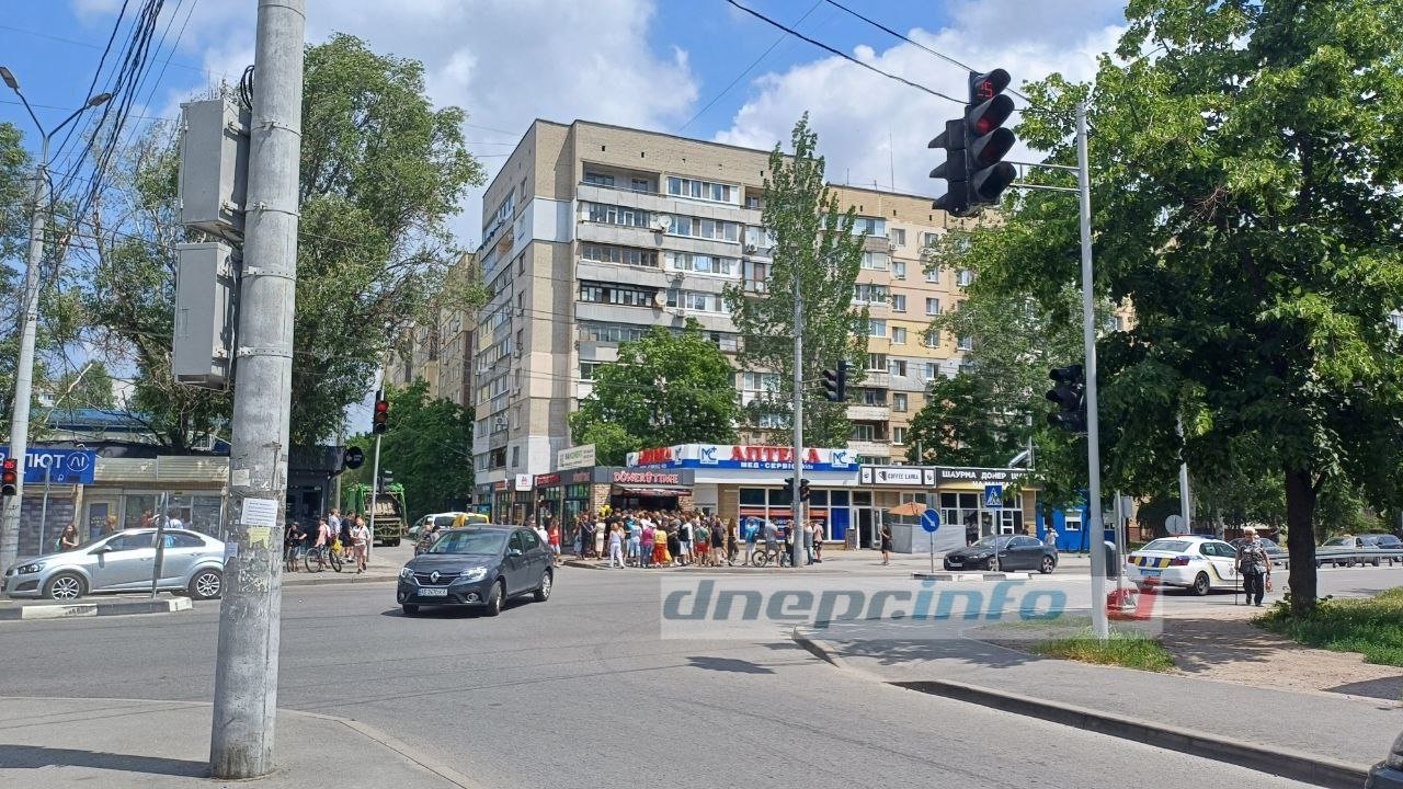 Очереди в киоск с шаурмой на ж/м Победа
