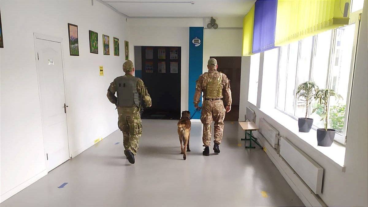 У Дніпрі замінували всі навчальні заклади: чи знайшли вибухівку