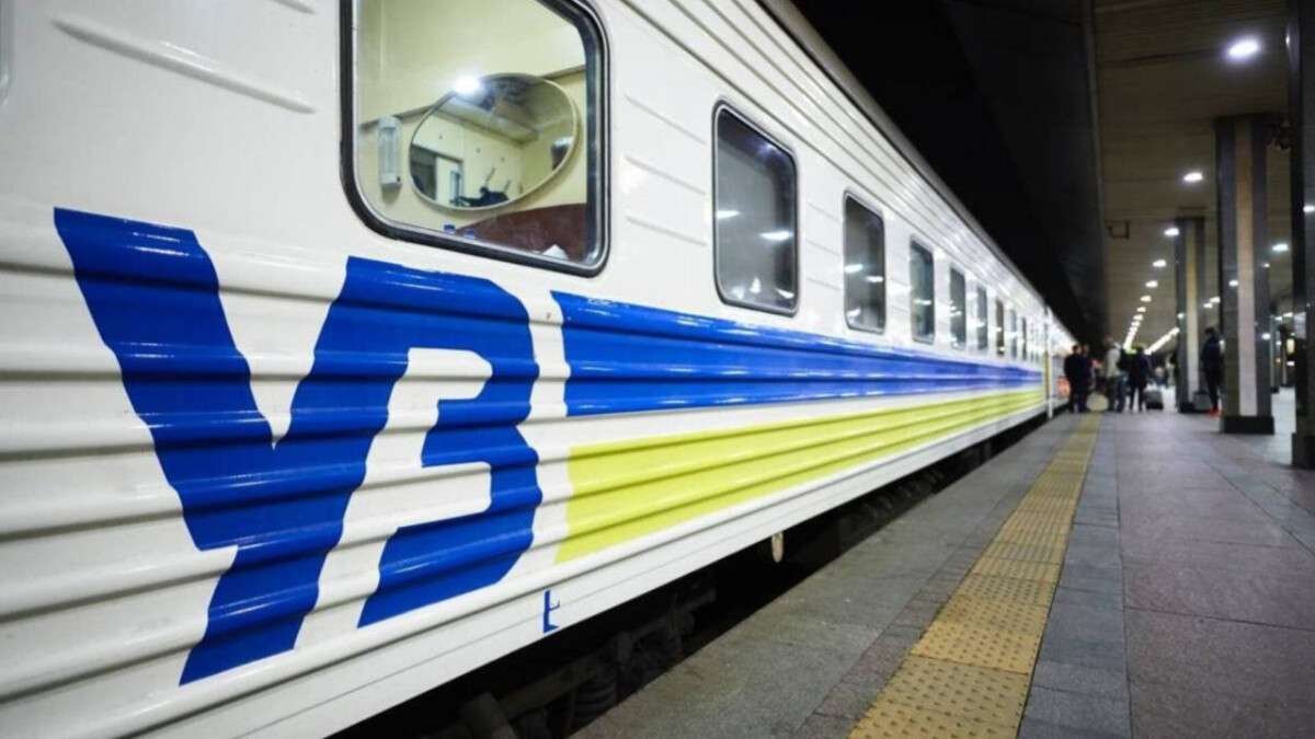 Некоторые поезда, курсирующие из Днепра, задерживаются из-за вражеских обстрелов: список рейсов
