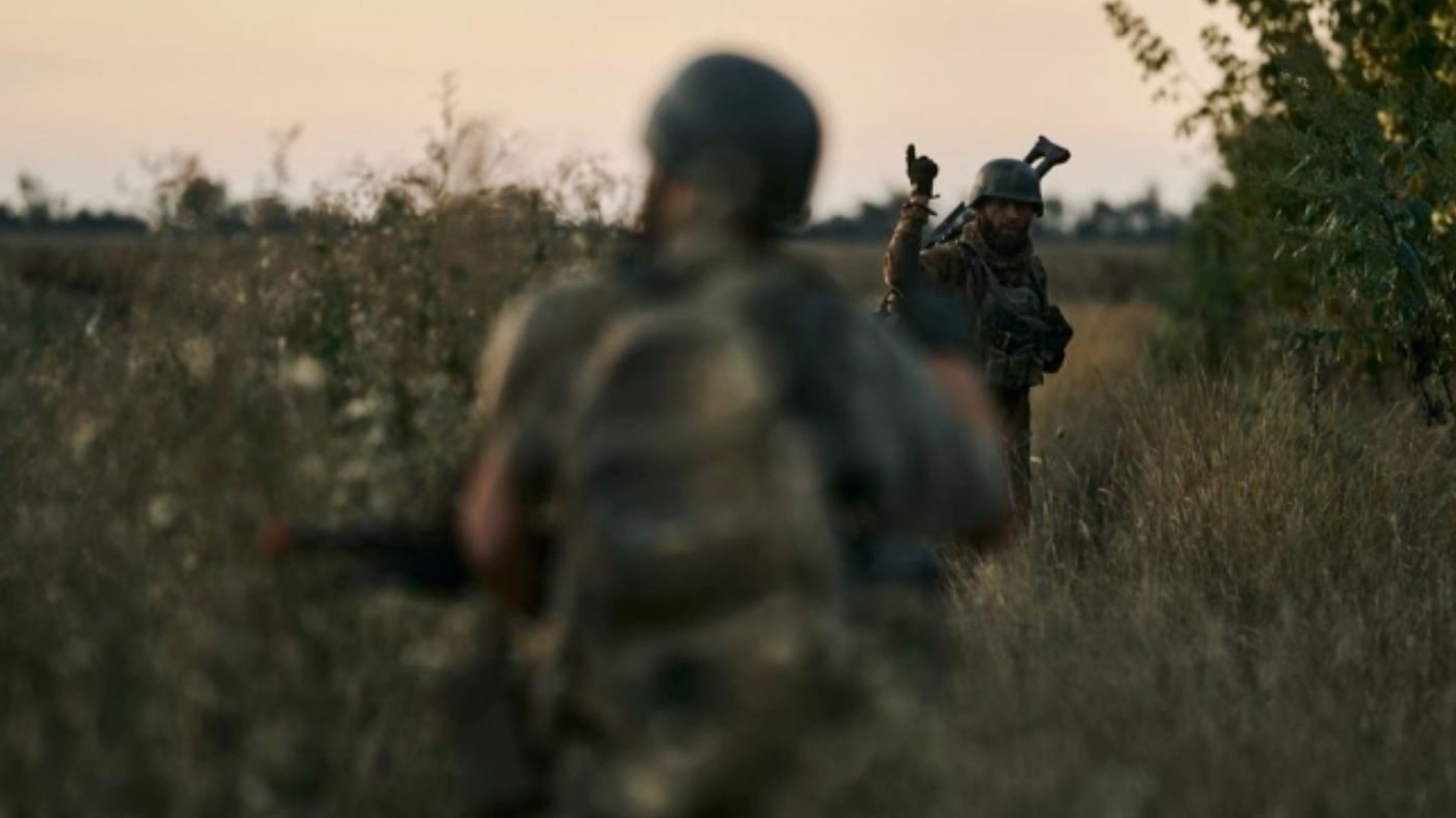 Військовий на полі бою