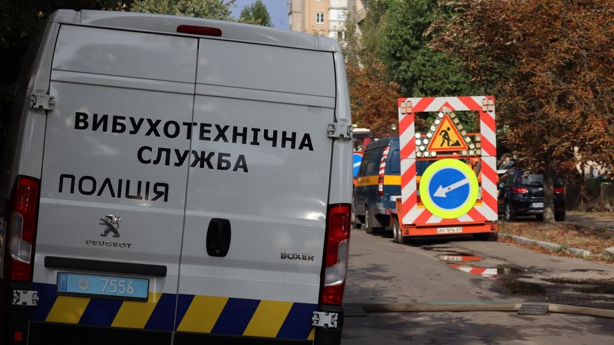 Перевірка вибухотехніками залізничного вокзалу та ТЦ у Дніпрі після повідомлень про мінування