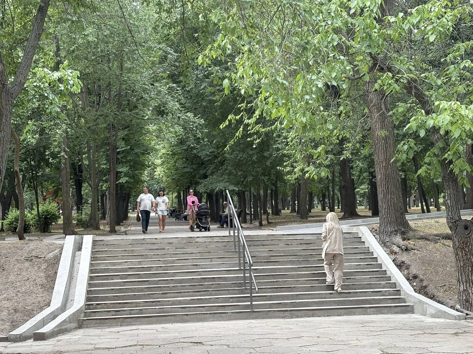 сходи Сходи в парку Шевченка в Дніпрі.