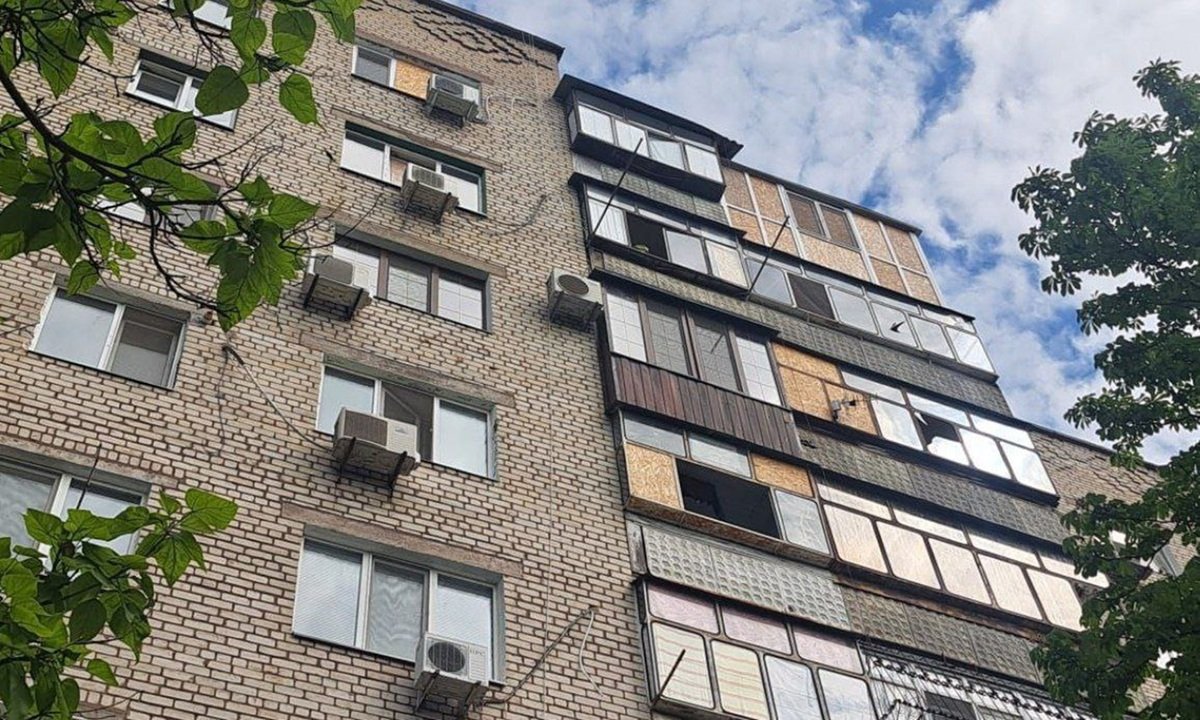 ОВА Поврежден жилой дом в Никопольском районе Днепропетровщины после обстрела российскими войсками