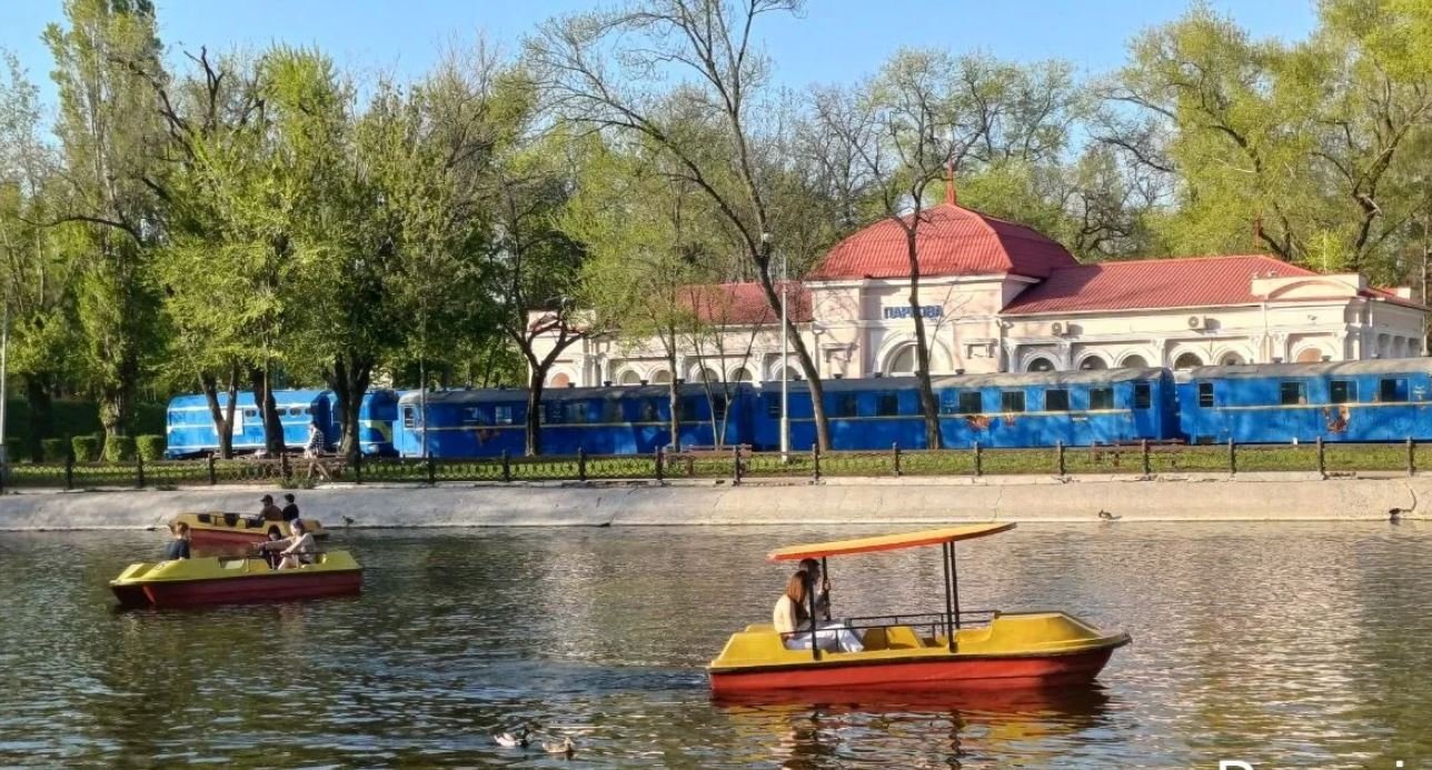 Катамаран в парку Глоби
