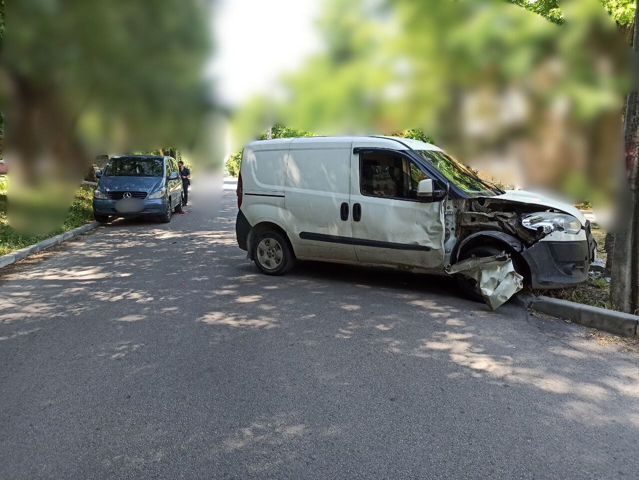 Автомобили повреждены в результате ракетных обстрелов Днепра