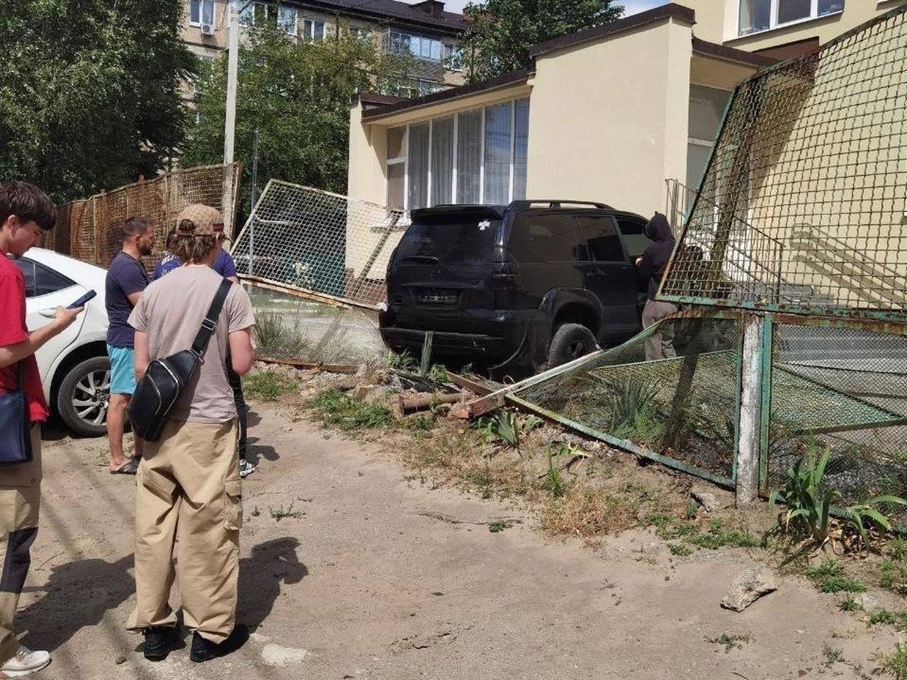 photo_2025-06-26_15-22-12 Авто протаранило паркан дитячого садочка в Дніпрі