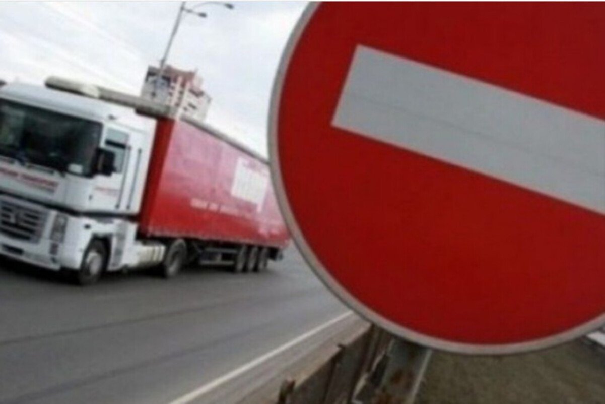 На дорогах Дніпра та області обмежили рух вантажівок: що треба знати