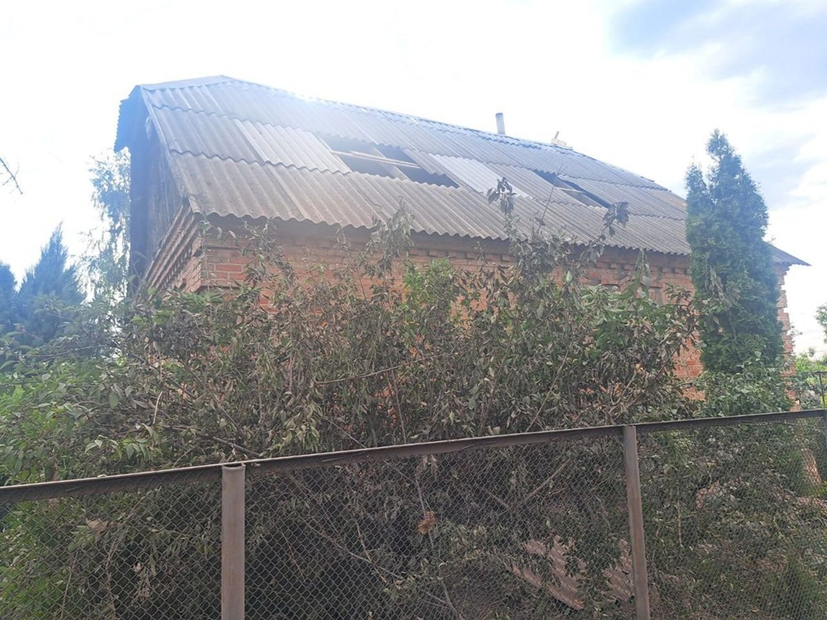 Наслідки обстрілу Нікопольського району Дніпропетровщини 12 липня - зруйновані будинки та пожежі