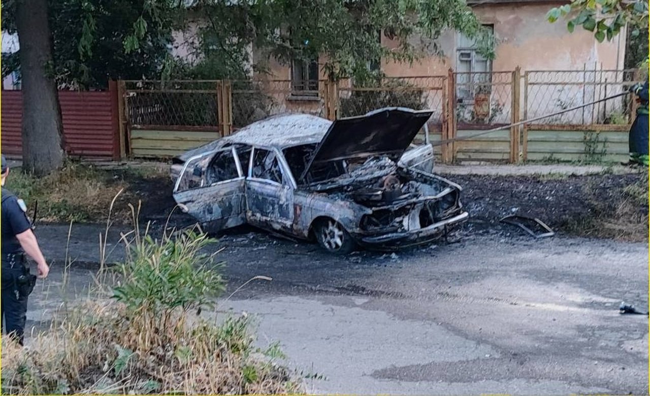 Сгорел автомобиль в Днепре
