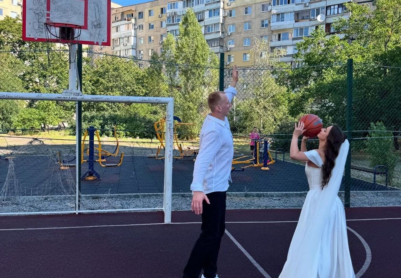 Баскетболист и его невеста