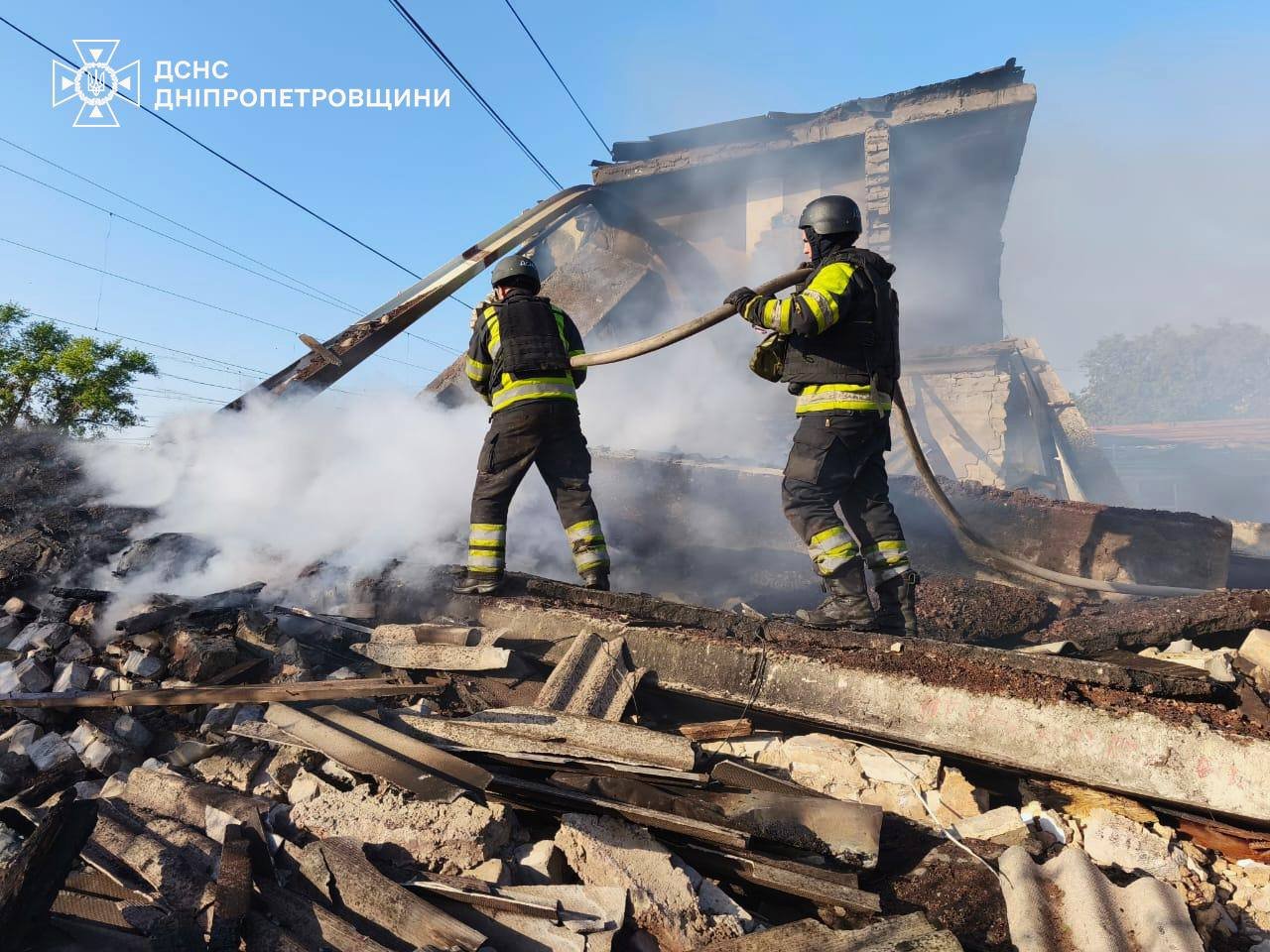 Руйнування внаслідок обстрілу. Фото: ДСНС